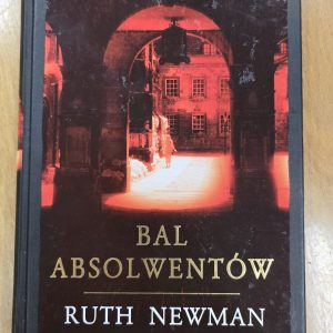 Bal absolwentów. Antykwariat